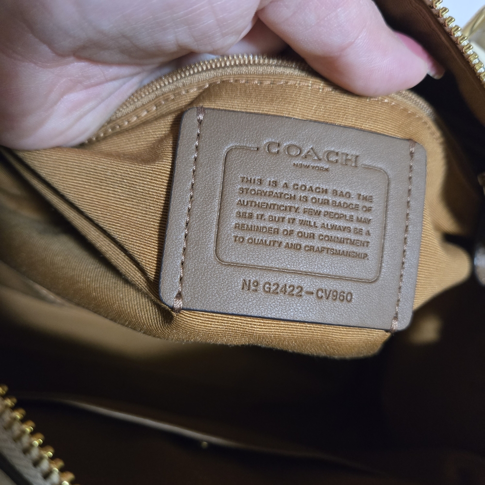 Coach Cream Leather Women's Bag - Picture 11 of 16